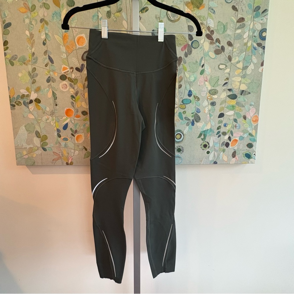Base Pace High-Rise Reflective Tight 25"‎ size 2 Green running new - Picture 10 of 10